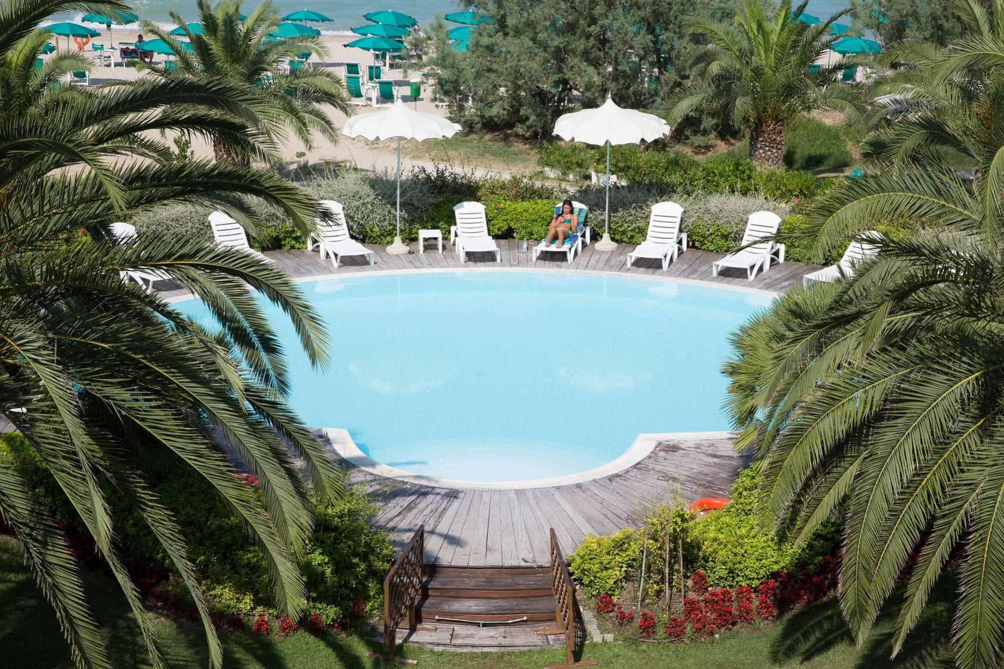 Hotel Ambasciatori Pineto Extérieur photo